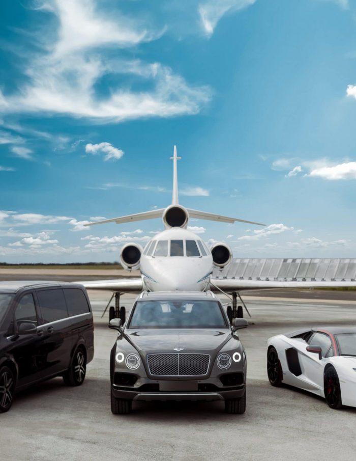 Véhicule haut de gamme et jet privé.